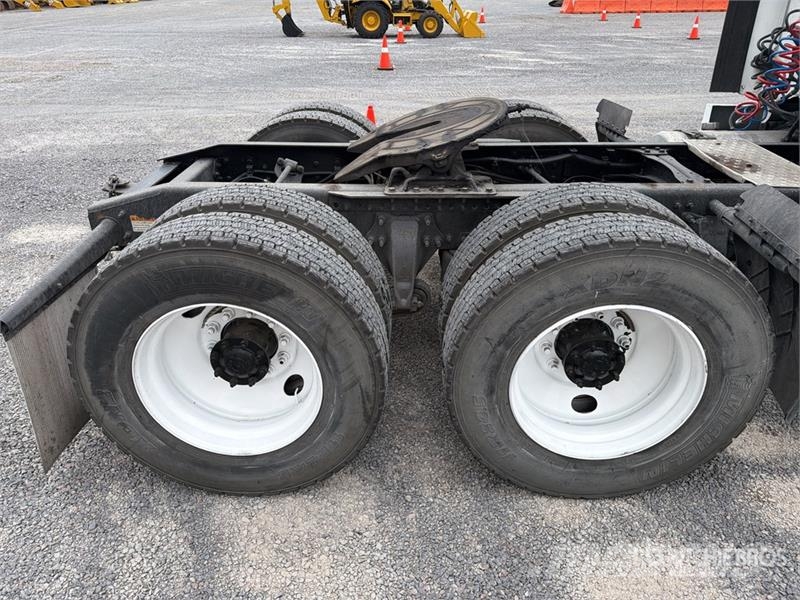 Freightliner Cascadia 125 6x4 Tractocamion con Dormitorio / T/A Naudoti vilkikai