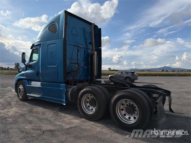 Freightliner Cascadia 125 6x4 Tractocamion con Dormitorio / T/A Sattelzugmaschinen
