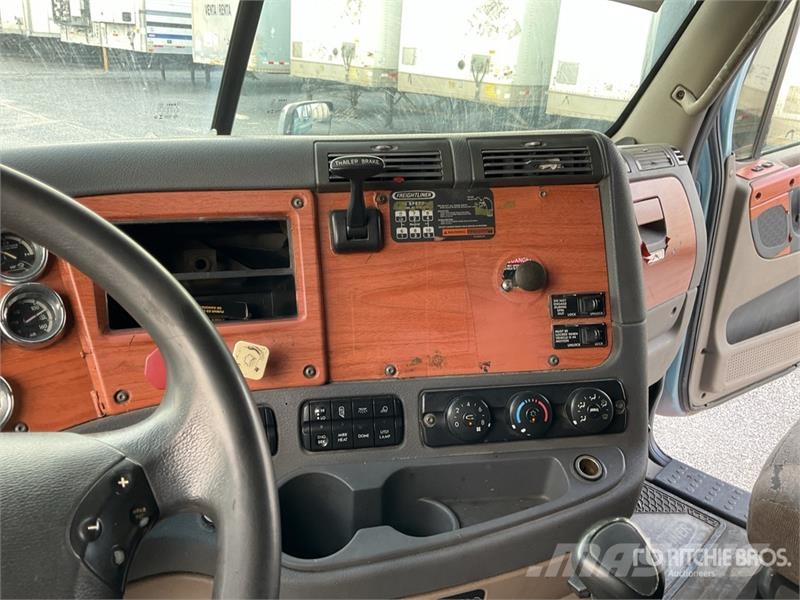 Freightliner Cascadia 6x4 Tractocamion con Dormitorio / T/A Sle Naudoti vilkikai