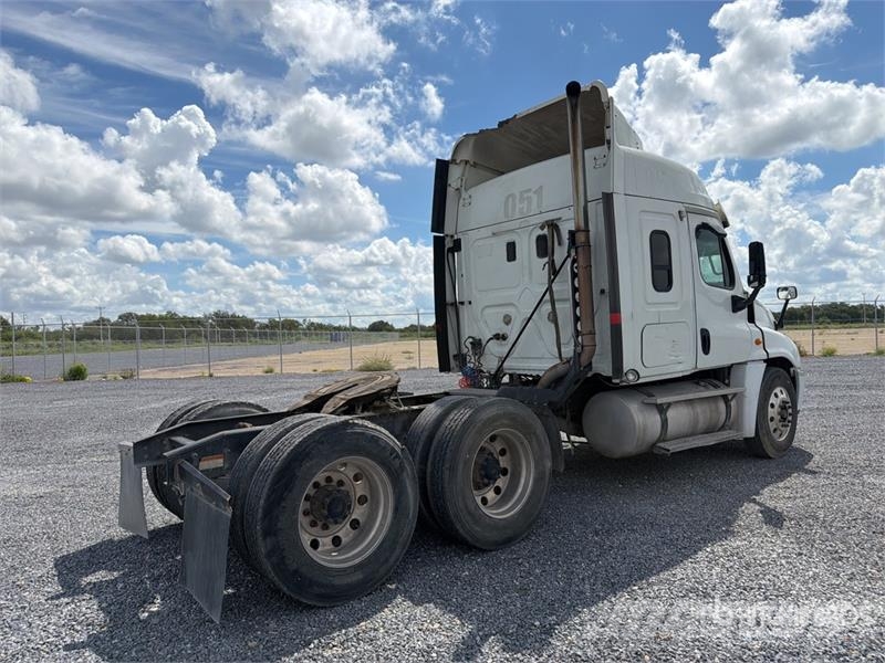 Freightliner Cascadia 6x4 Tractocamion con Dormitorio / T/A Sle Tractor Units