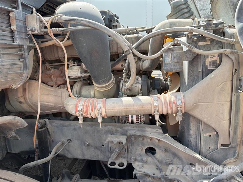 Freightliner Cascadia 125 6x4 Tractocamion con Dormitorio / T/A Cabezas tractoras