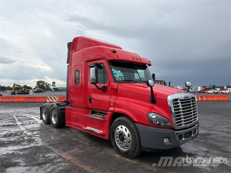 Freightliner Cascadia 125 6x4 Tractocamion con Dormitorio / T/A Vilcēji