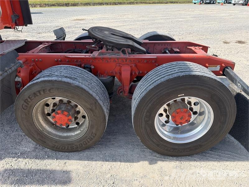 Freightliner Cascadia 125 6x4 Tractocamion con Dormitorio / T/A Tegljači