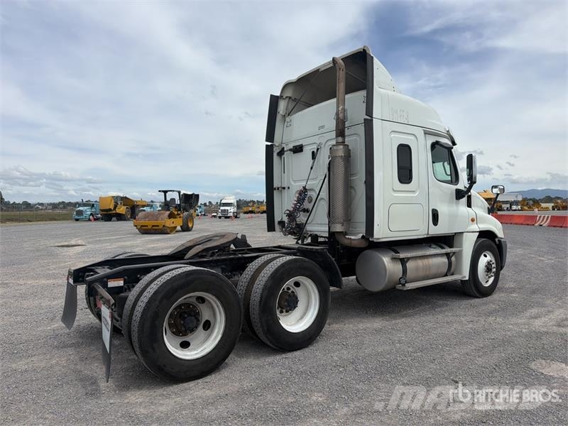 Freightliner Cascadia 125 6x4 Tractocamion con Dormitorio / T/A Sattelzugmaschinen