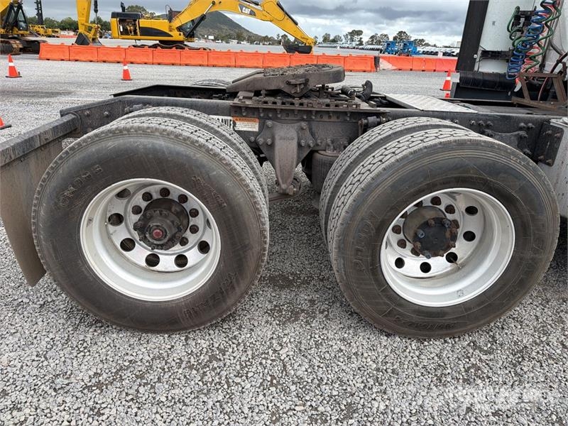 Freightliner Cascadia 125 6x2 Tractocamion con Dormitorio / T/A Sadulveokid