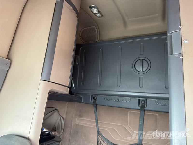 Freightliner Cascadia 125 6x2 Tractocamion con Dormitorio / T/A Cabezas tractoras