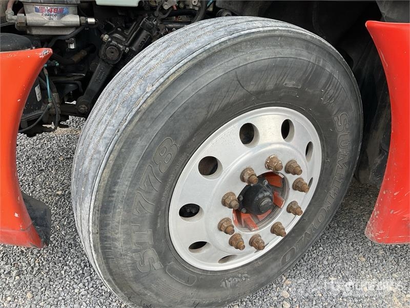Freightliner Cascadia 6x4 Tractocamion con Dormitorio / T/A Sle Naudoti vilkikai