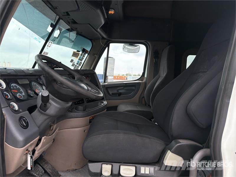 Freightliner Cascadia 125 Sadulveokid