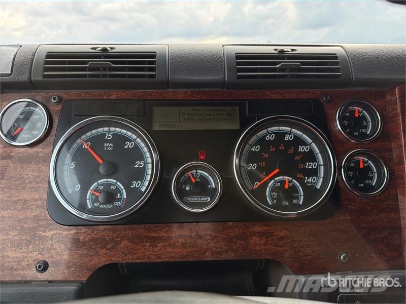 Freightliner Cascadia 125 6x4 Tractocamion con Dormitorio / T/A Nyergesvontatók