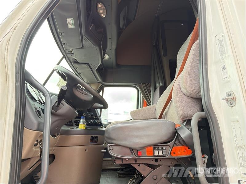Freightliner Cascadia 125 6x2 Tractocamion con Dormitorio / T/A Sadulveokid