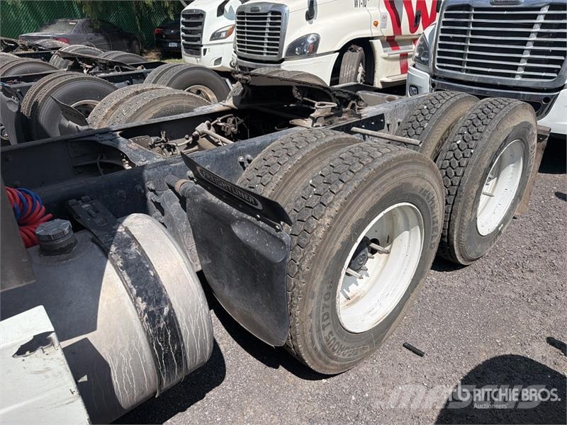 Freightliner Cascadia 125 6x4 Tractocamion con Dormitorio / T/A Cabezas tractoras