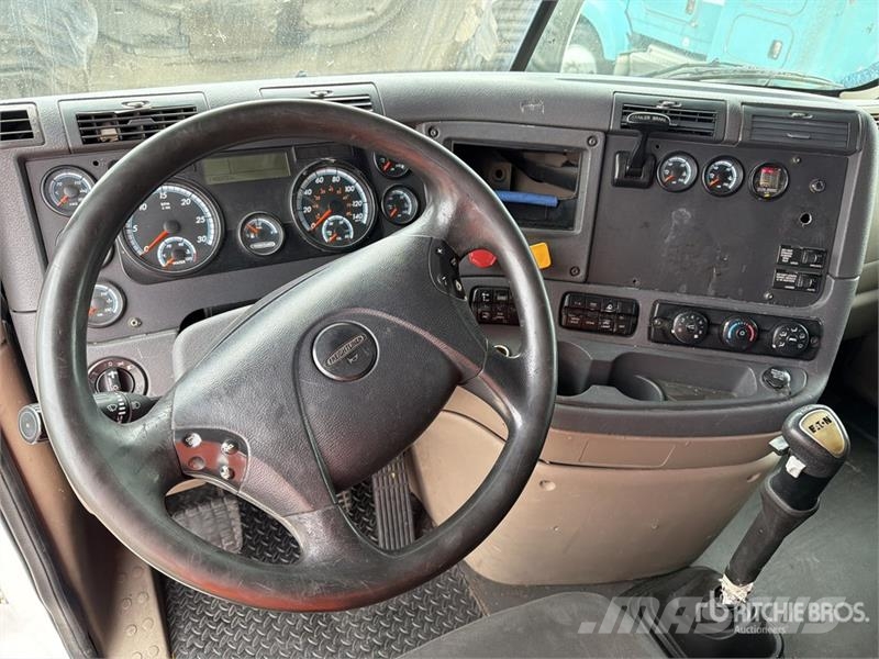 Freightliner Cascadia 125 6x4 Tractocamion con Dormitorio / T/A Naudoti vilkikai