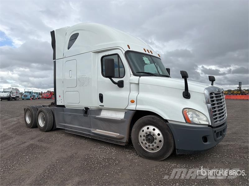 Freightliner Cascadia 125 6x2 Tractocamion con Dormitorio / T/A Sadulveokid