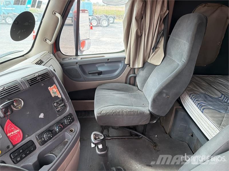 Freightliner Cascadia 125 6x4 Tractocamion con Dormitorio / T/A Motrici e Trattori Stradali