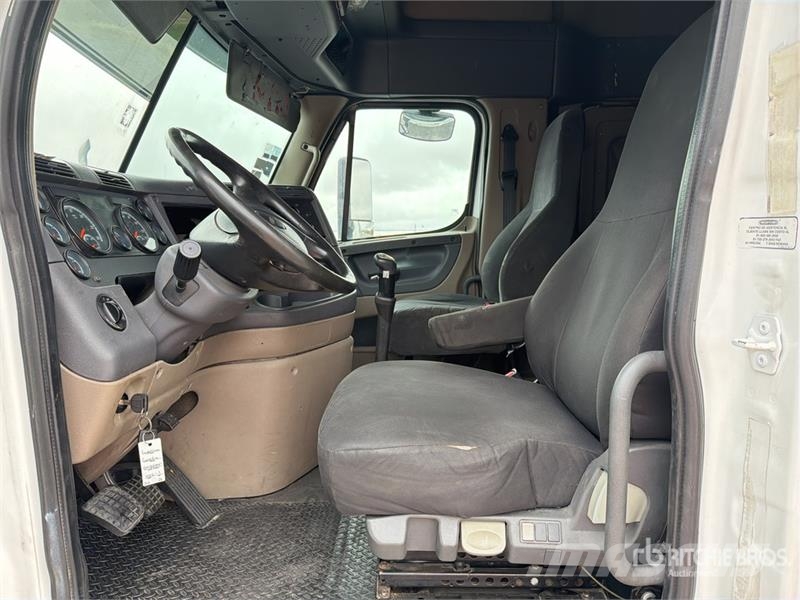Freightliner Cascadia 125 6x4 Tractocamion con Dormitorio / T/A Naudoti vilkikai