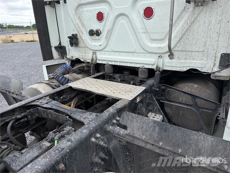 Freightliner Cascadia 125 Sadulveokid