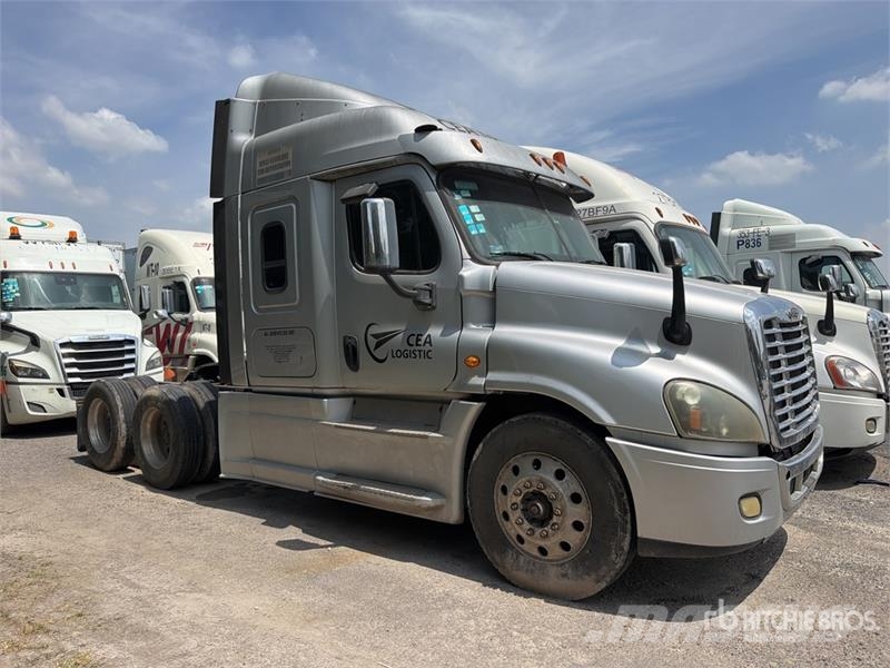 Freightliner Cascadia 125 6x4 Tractocamion con Dormitorio / T/A Cabezas tractoras