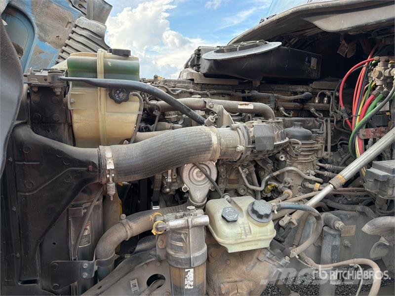 Freightliner Cascadia 125 6x4 Tractocamion con Dormitorio / T/A Nyergesvontatók