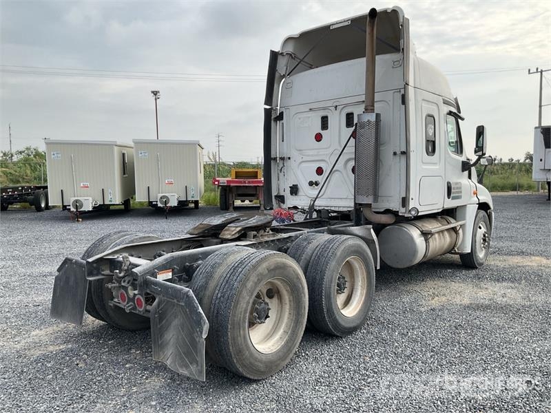 Freightliner Cascadia 125 6x4 Tractocamion con Dormitorio / T/A Motrici e Trattori Stradali
