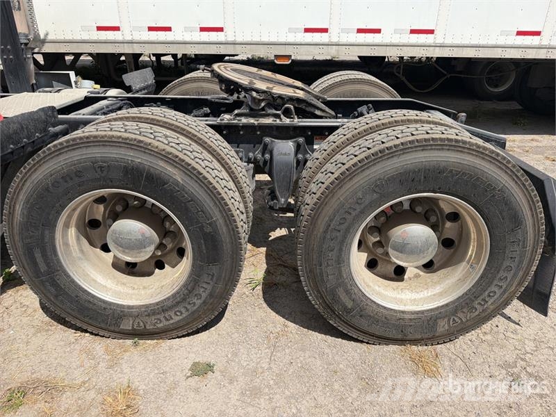 Freightliner Cascadia 125 6x2 Tractocamion con Dormitorio / T/A Cabezas tractoras