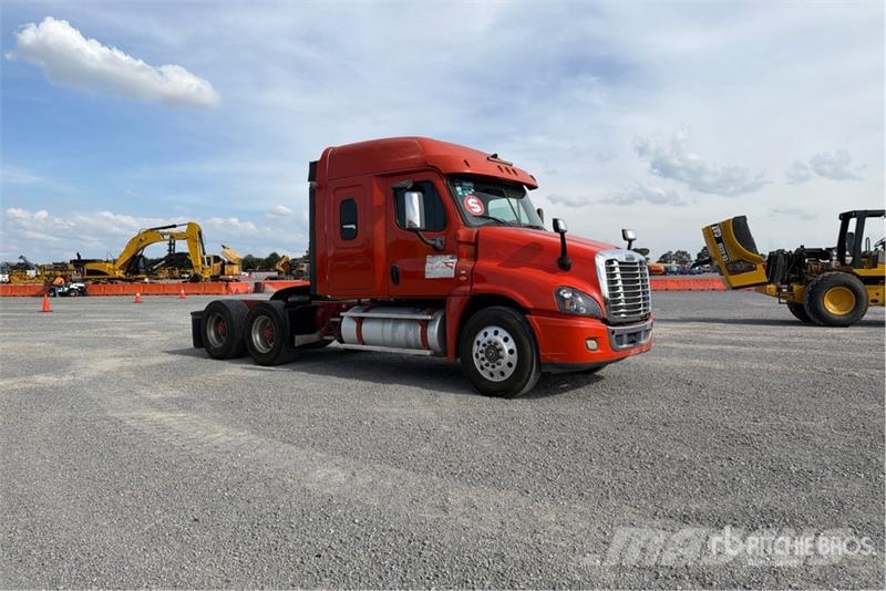 Freightliner Cascadia 125 6x4 Tractocamion con Dormitorio / T/A Nyergesvontatók