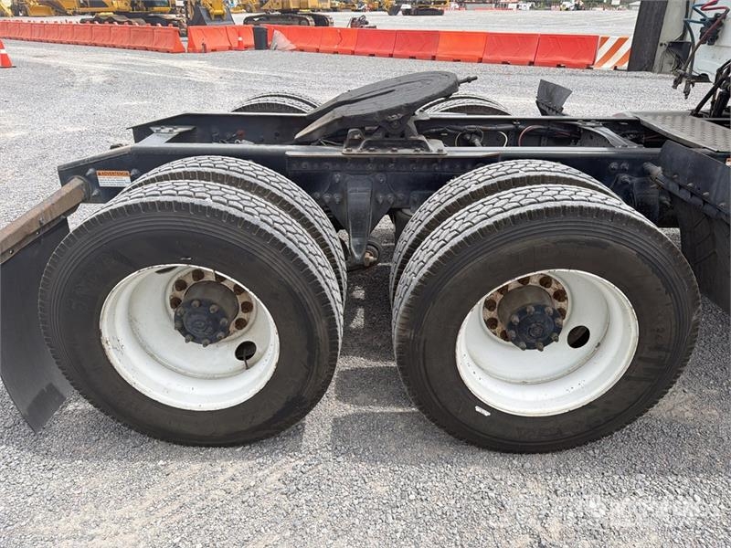 Freightliner Cascadia 125 6x4 Tractocamion con Dormitorio / T/A Tracteur routier