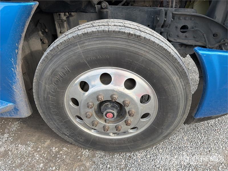 Freightliner Cascadia 125 6x4 Tractocamion con Dormitorio / T/A Nyergesvontatók