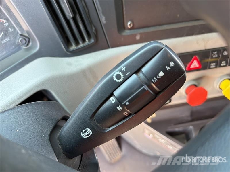 Freightliner Cascadia 126 6x4 Tractocamion con Dormitorio / T/A Tracteur routier