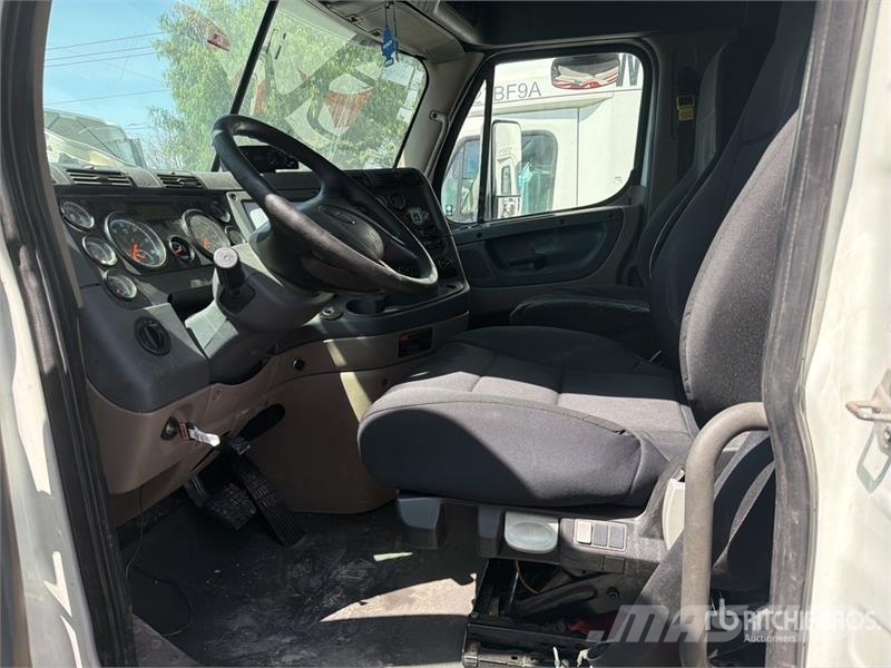 Freightliner Cascadia 125 6x4 Tractocamion con Dormitorio / T/A Cabezas tractoras
