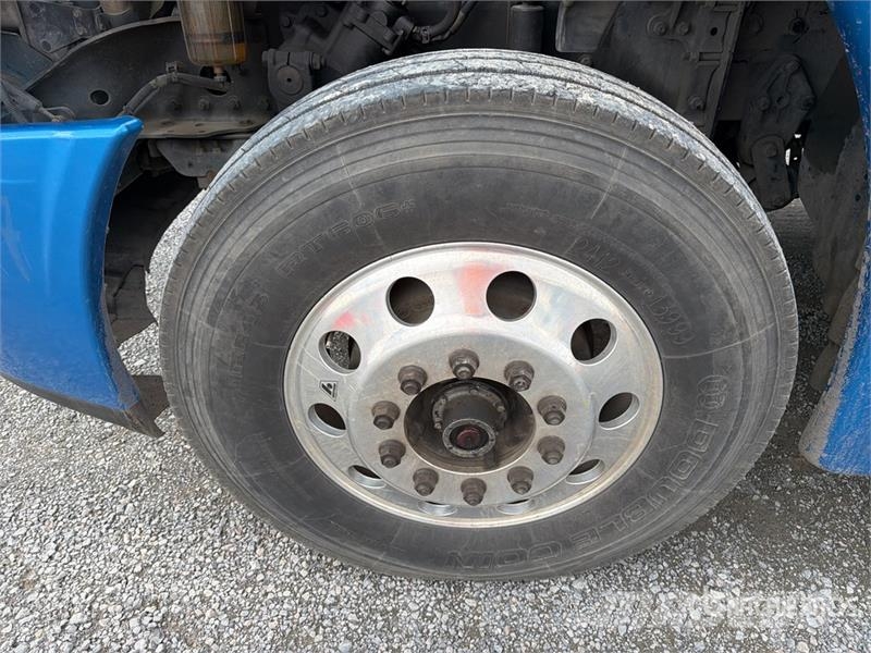 Freightliner Cascadia 125 6x4 Tractocamion con Dormitorio / T/A Nyergesvontatók