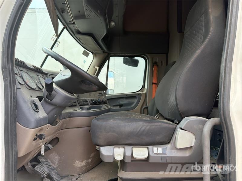 Freightliner Cascadia 125 6x2 Tractocamion con Dormitorio / T/A Cabezas tractoras