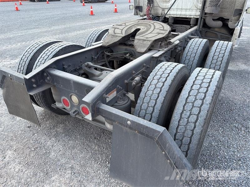 Freightliner Cascadia 125 6x4 Tractocamion con Dormitorio / T/A Тягачі