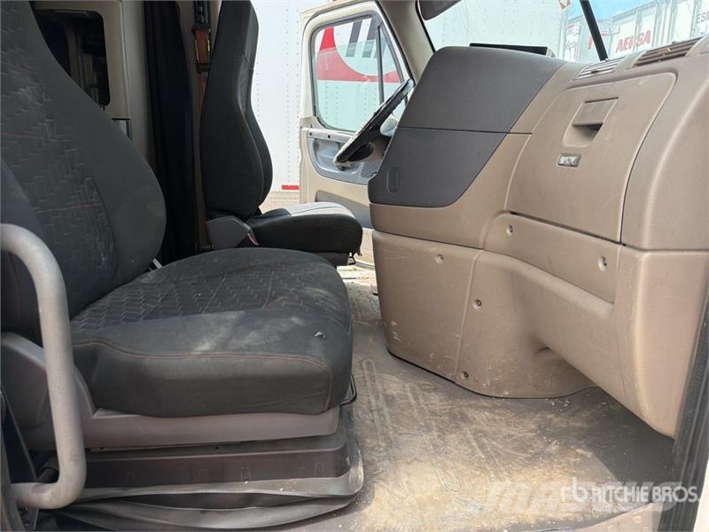 Freightliner Cascadia 125 6x2 Tractocamion con Dormitorio / T/A Cabezas tractoras