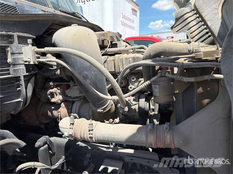 Freightliner Cascadia 125 6x2 Tractocamion con Dormitorio / T/A Cabezas tractoras