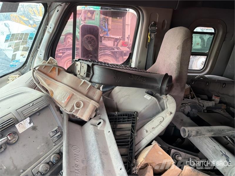 Freightliner Cascadia 125 6x4 Tractocamion con Dormitorio (SOLO Nyergesvontatók
