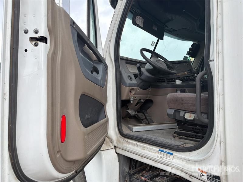 Freightliner Cascadia 125 6x4 Tractocamion con Dormitorio (INOP Traktorske jedinice