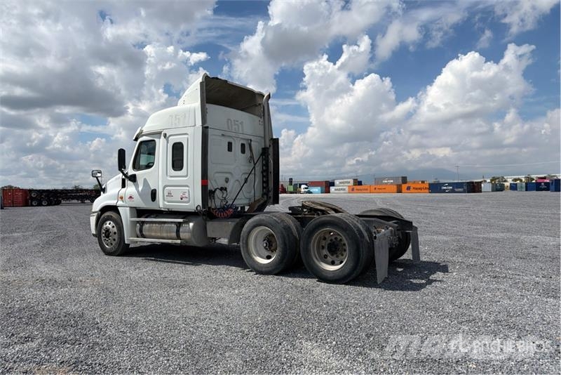Freightliner Cascadia 6x4 Tractocamion con Dormitorio / T/A Sle Tractor Units