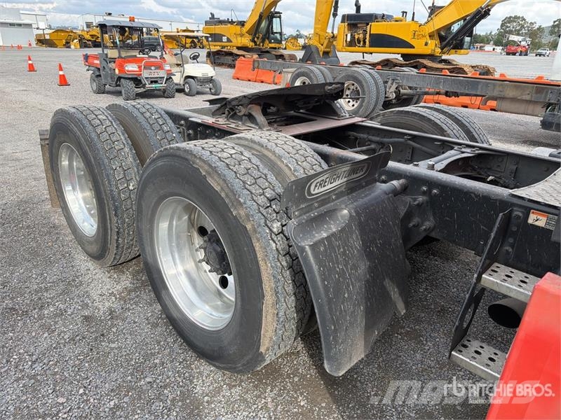 Freightliner Cascadia 125 6x4 Tractocamion con Dormitorio / T/A Naudoti vilkikai