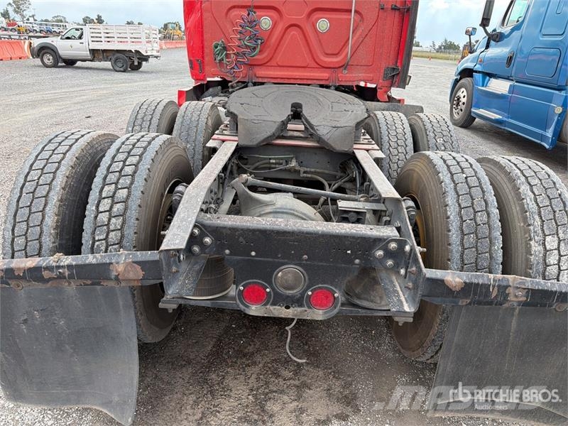 Freightliner Cascadia 125 6x4 Tractocamion con Dormitorio / T/A Naudoti vilkikai