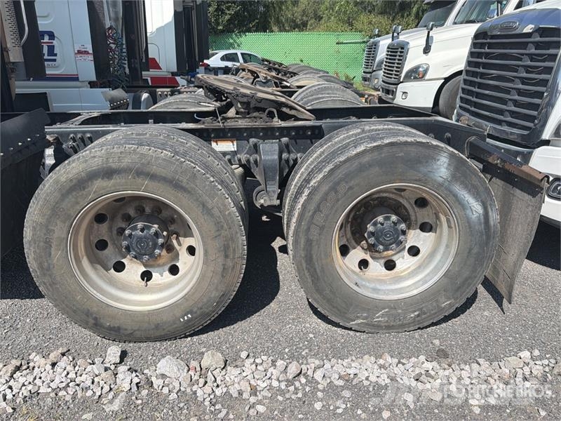 Freightliner Cascadia 125 6x4 Tractocamion con Dormitorio / T/A Cabezas tractoras