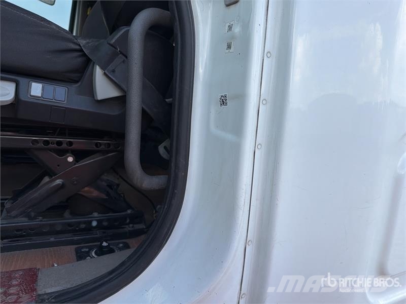 Freightliner Cascadia 125 6x4 Tractocamion con Dormitorio / T/A Cabezas tractoras