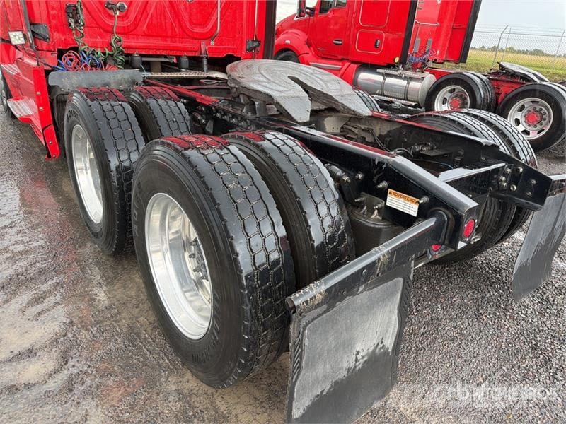 Freightliner Cascadia 125 6x4 Tractocamion con Dormitorio / T/A Vilcēji