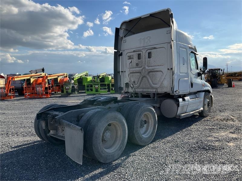 Freightliner Cascadia 6x4 Tractocamion con Dormitorio / T/A Sle Cabezas tractoras