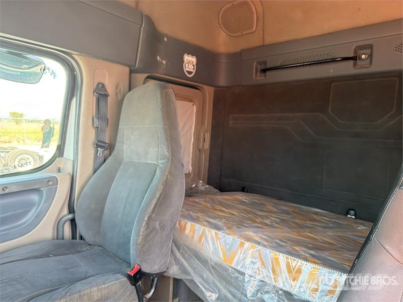 Freightliner Cascadia 125 6x4 Tractocamion con Dormitorio / T/A Cabezas tractoras