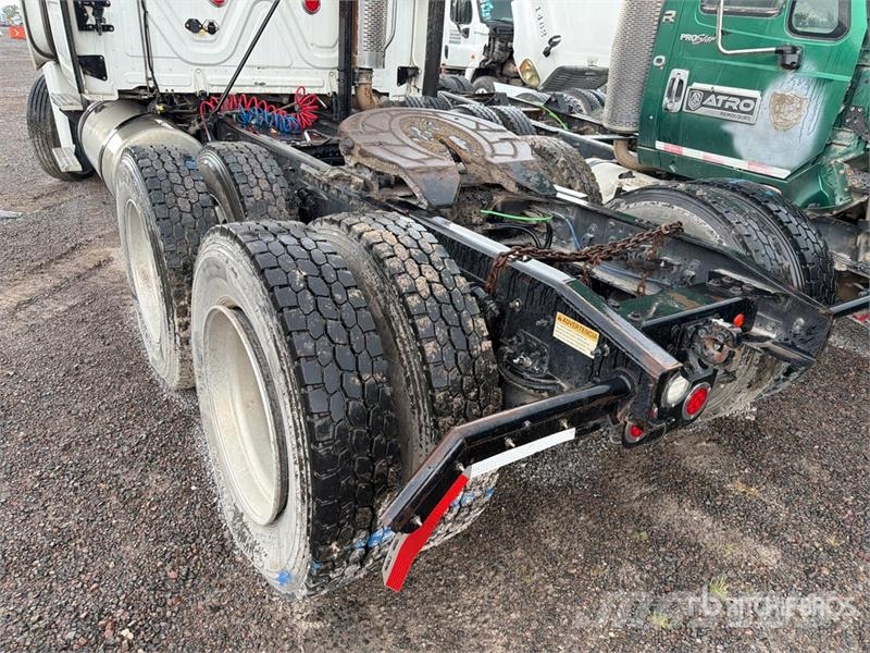 Freightliner Cascadia 125 6x4 Tractocamion con Dormitorio (SOLO Nyergesvontatók