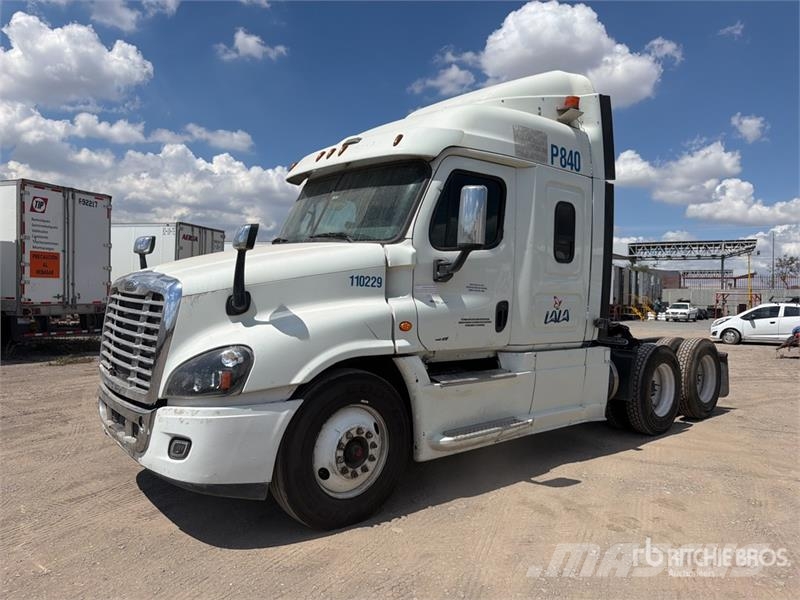 Freightliner Cascadia 125 6x4 Tractocamion con Dormitorio / T/A Cabezas tractoras