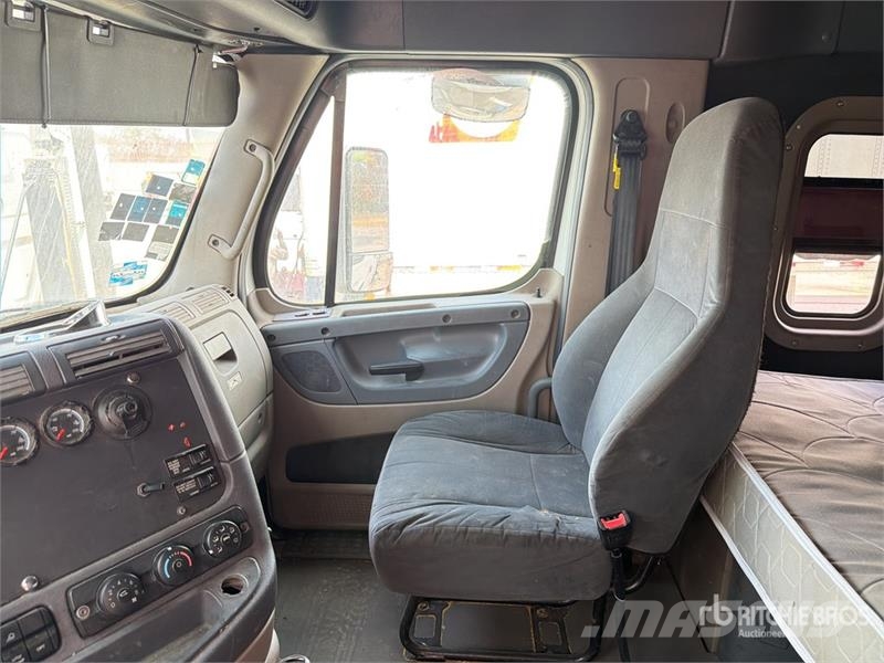 Freightliner Cascadia 125 6x4 Tractocamion con Dormitorio / T/A Cabezas tractoras