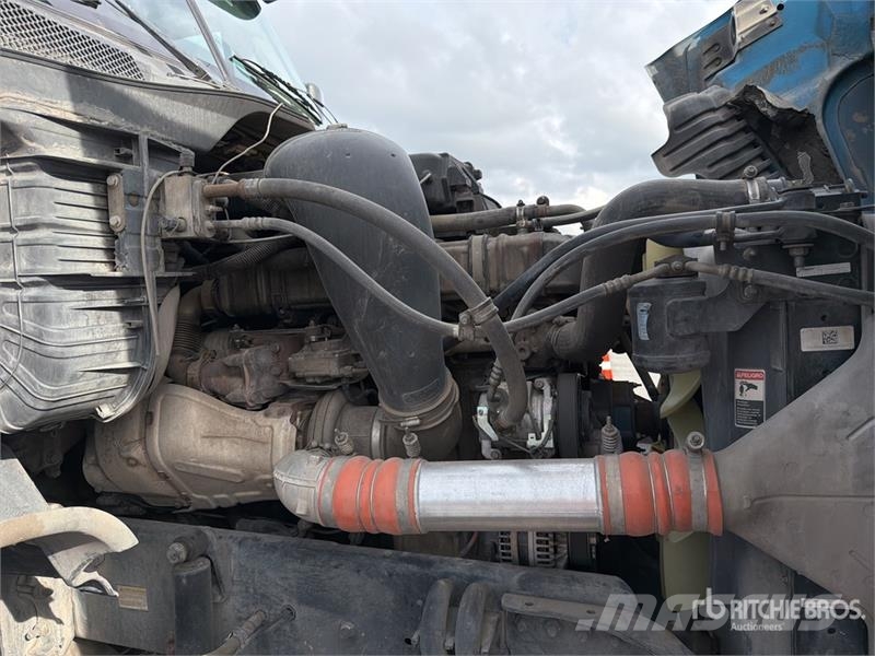 Freightliner Cascadia 125 6x4 Tractocamion con Dormitorio / T/A Nyergesvontatók