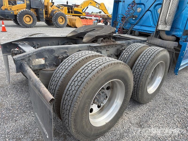 Freightliner Cascadia 125 6x4 Tractocamion con Dormitorio / T/A Седельные тягачи