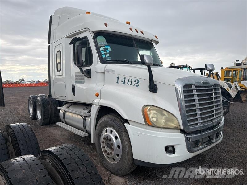 Freightliner Cascadia 125 6x4 Tractocamion con Dormitorio (INOP Traktorske jedinice